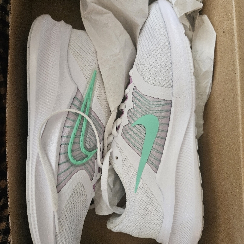 NIB Nike Women's White and Mint Green Running Shoes